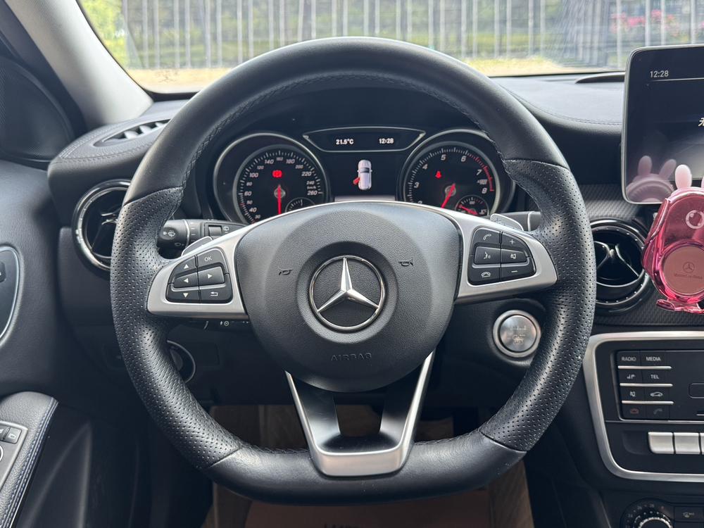 Mercedes-Benz Mercedes-Benz GLA