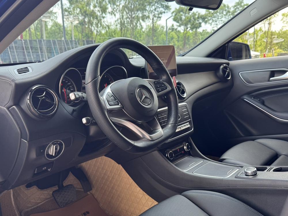 Mercedes-Benz Mercedes-Benz GLA