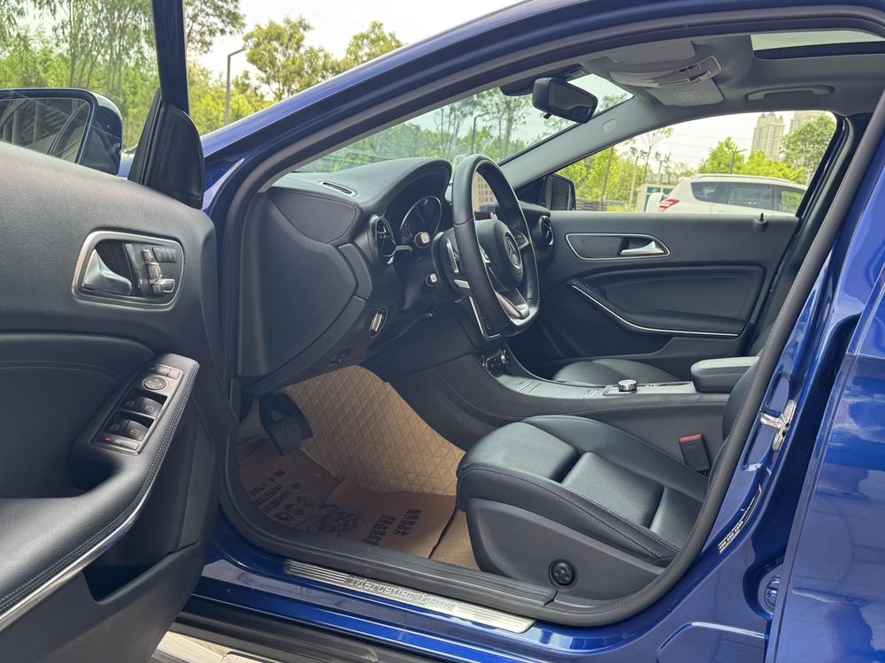 Mercedes-Benz Mercedes-Benz GLA