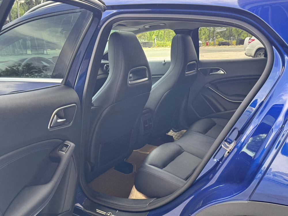 Mercedes-Benz Mercedes-Benz GLA