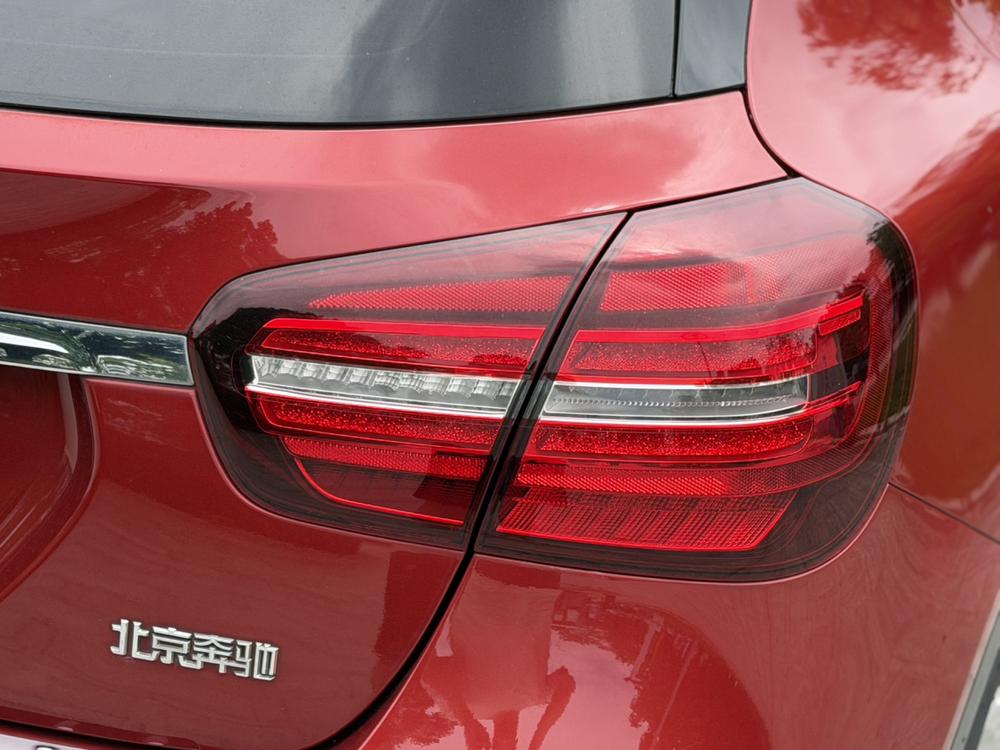 Mercedes-Benz Mercedes-Benz GLA
