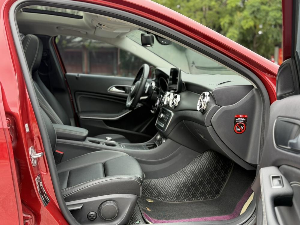 Mercedes-Benz Mercedes-Benz GLA