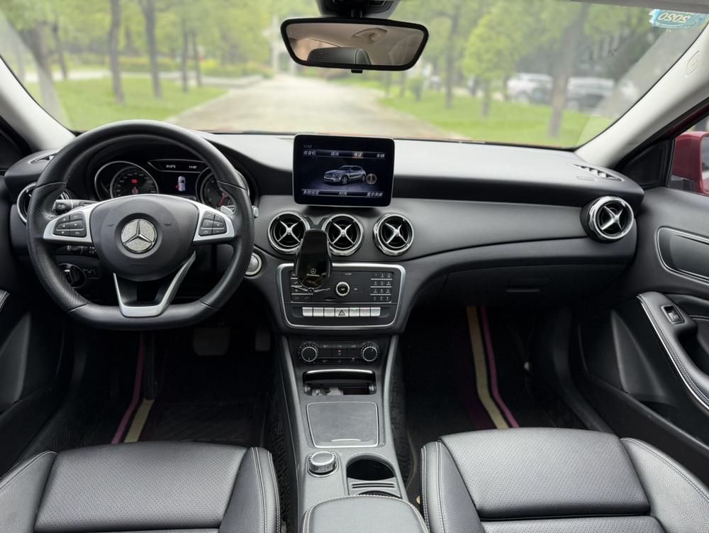 Mercedes-Benz Mercedes-Benz GLA
