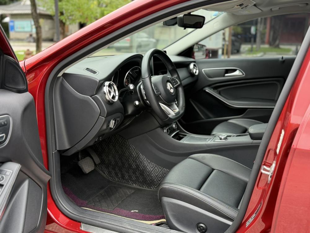 Mercedes-Benz Mercedes-Benz GLA