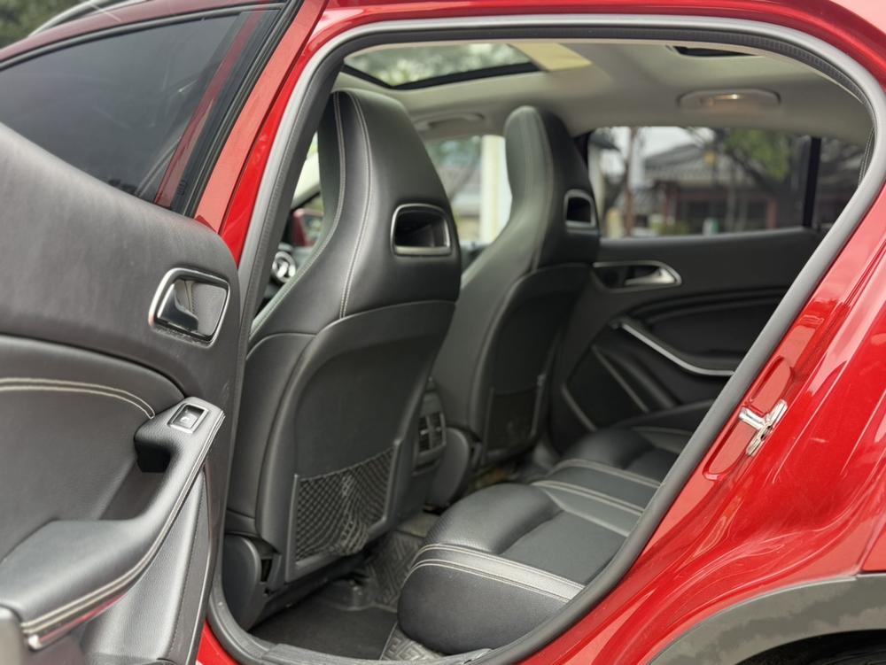 Mercedes-Benz Mercedes-Benz GLA