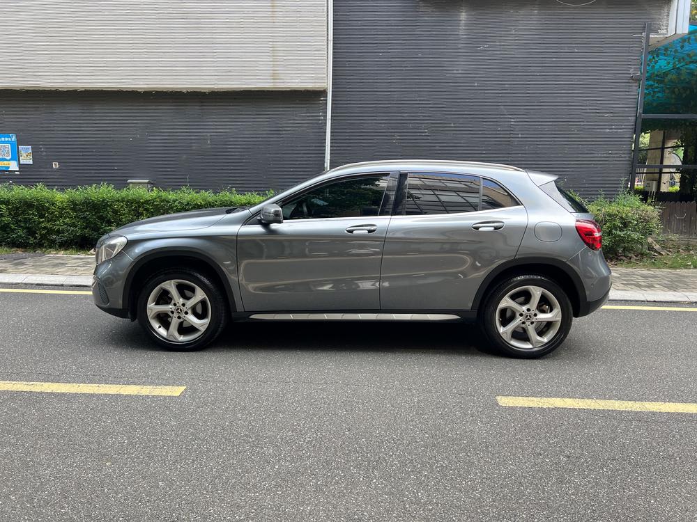 Mercedes-Benz Mercedes-Benz GLA