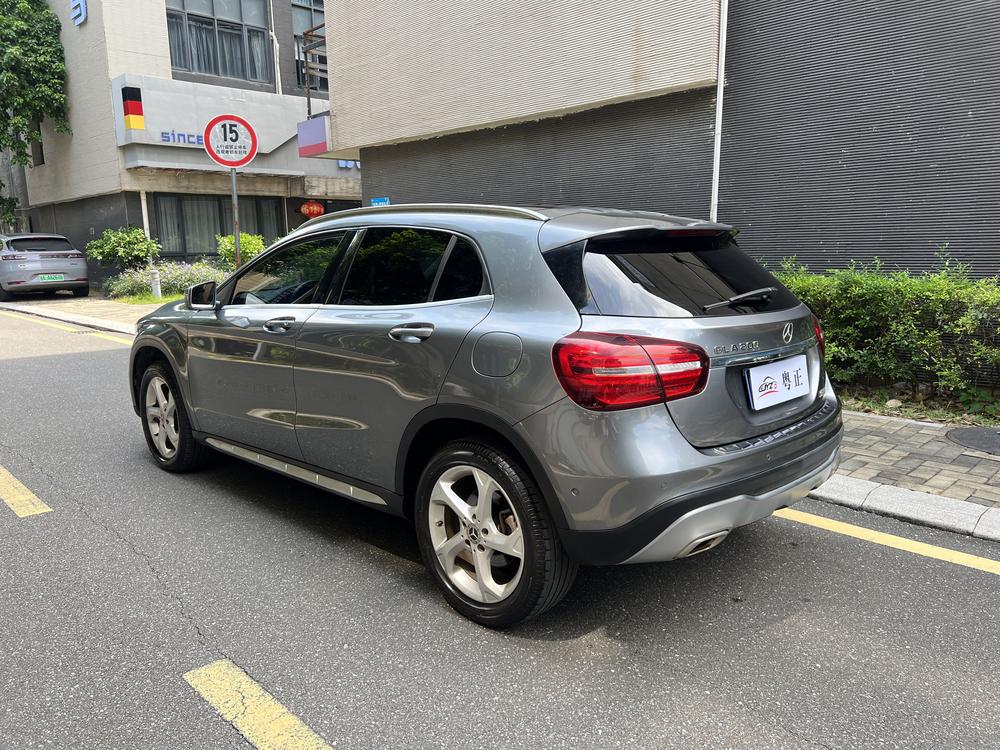 Mercedes-Benz Mercedes-Benz GLA