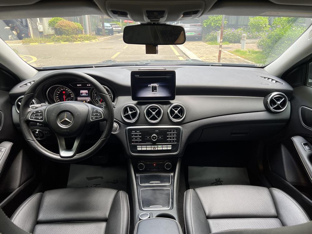 Mercedes-Benz Mercedes-Benz GLA