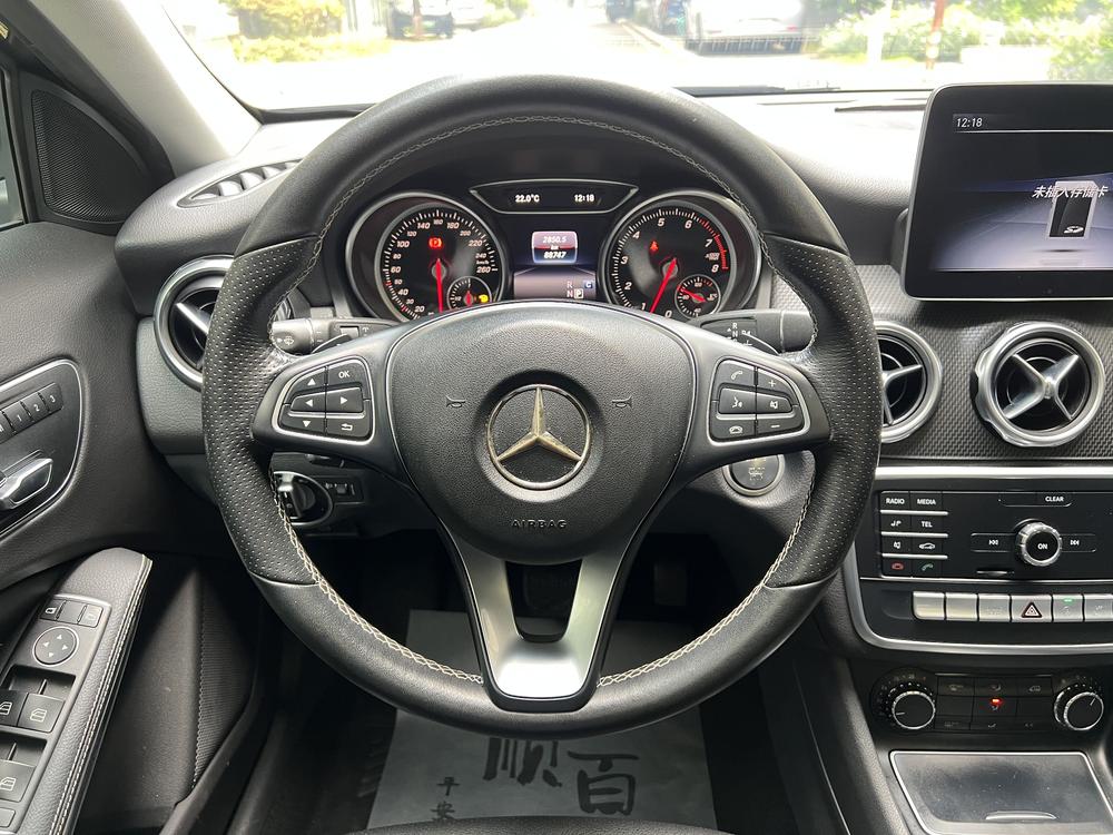 Mercedes-Benz Mercedes-Benz GLA