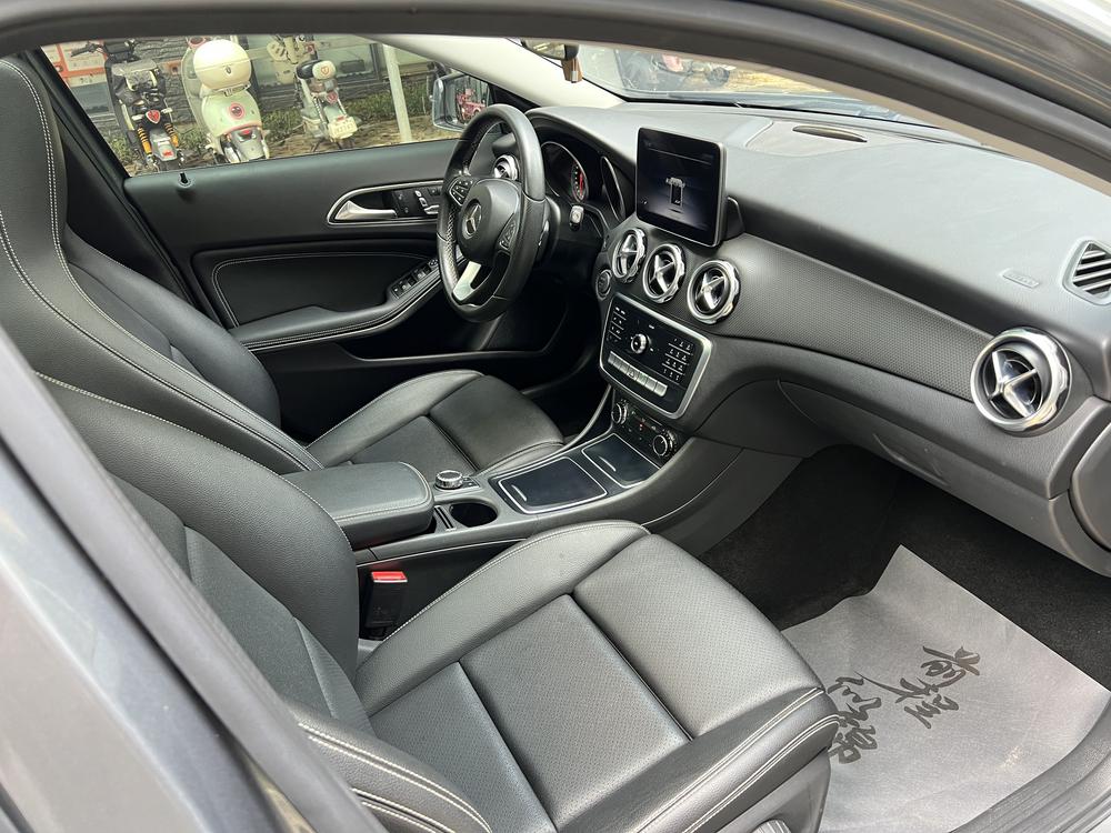 Mercedes-Benz Mercedes-Benz GLA