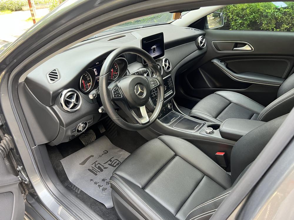 Mercedes-Benz Mercedes-Benz GLA