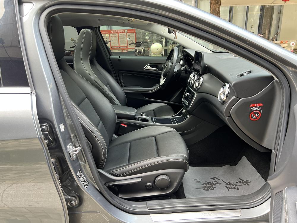 Mercedes-Benz Mercedes-Benz GLA