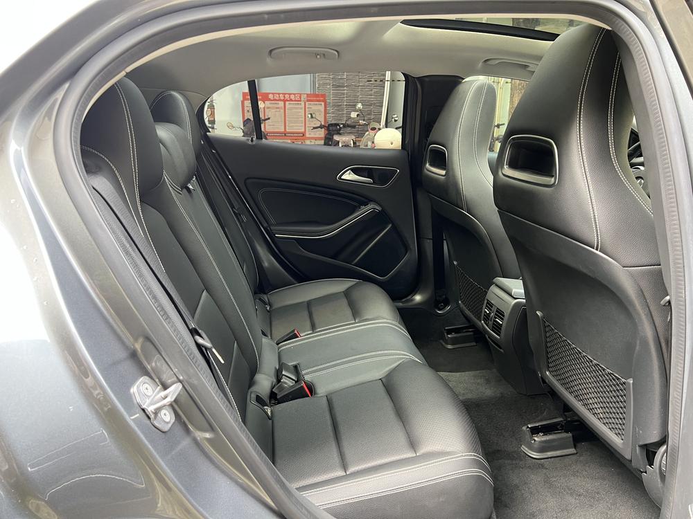 Mercedes-Benz Mercedes-Benz GLA