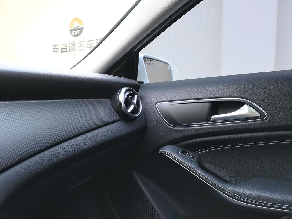 Mercedes-Benz Mercedes-Benz GLA