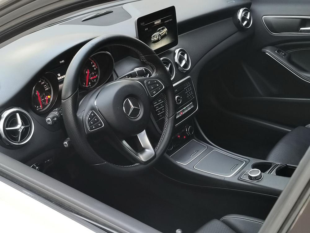 Mercedes-Benz Mercedes-Benz GLA