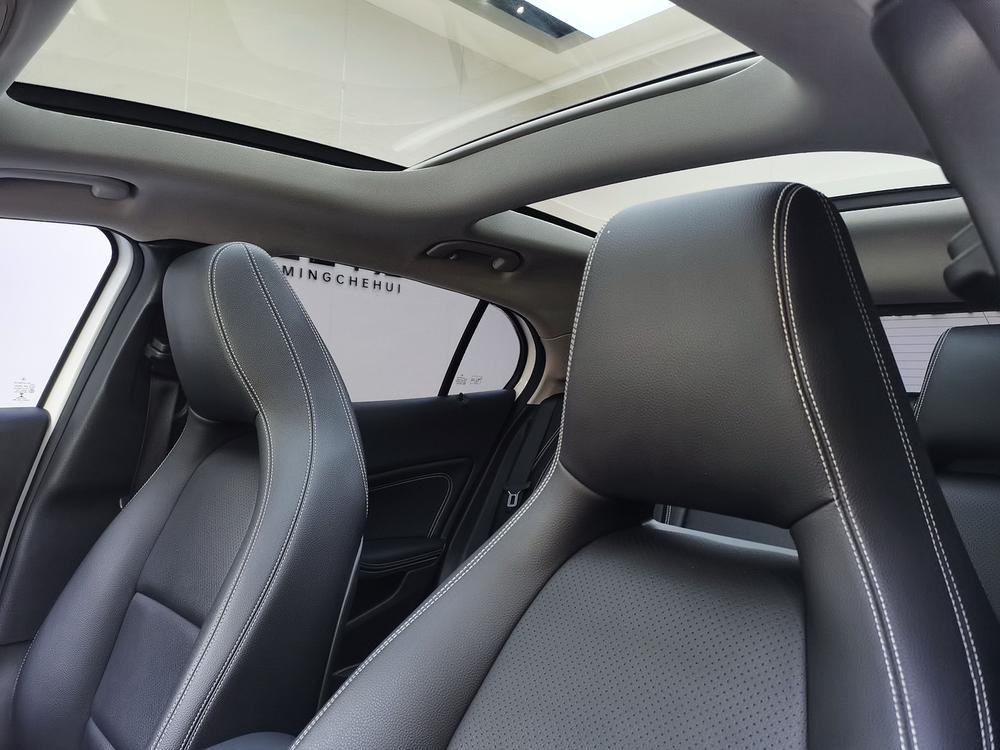 Mercedes-Benz Mercedes-Benz GLA