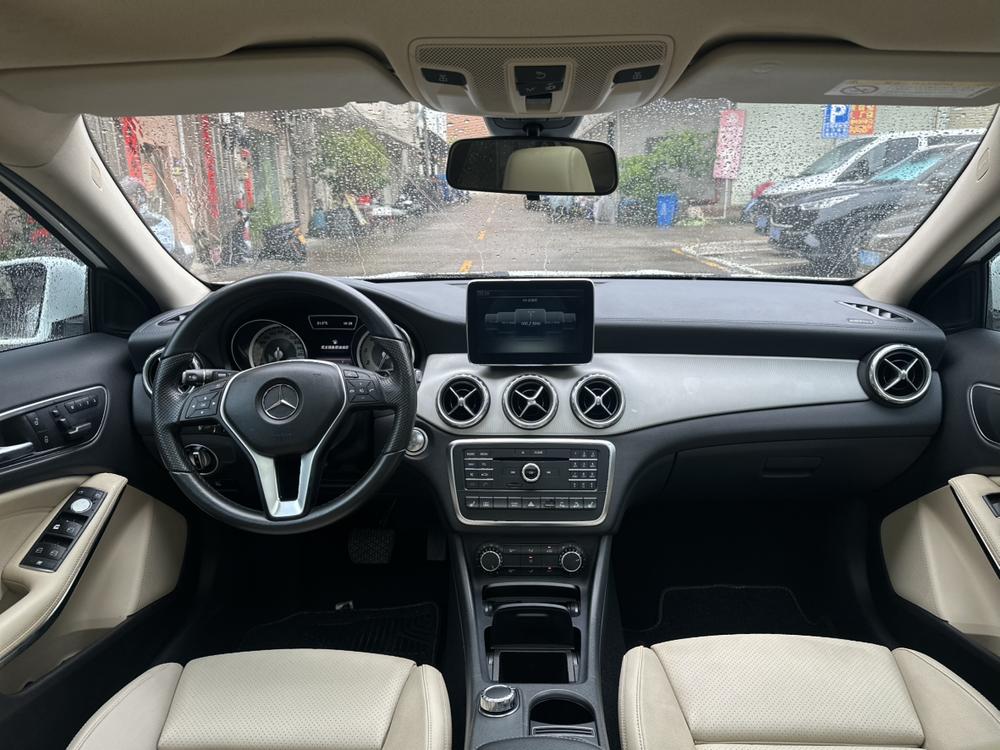 Mercedes-Benz Mercedes-Benz GLA