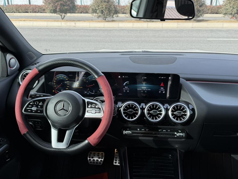 Mercedes-Benz Mercedes-Benz GLA