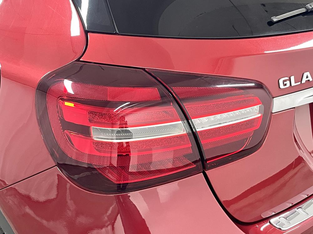 Mercedes-Benz Mercedes-Benz GLA