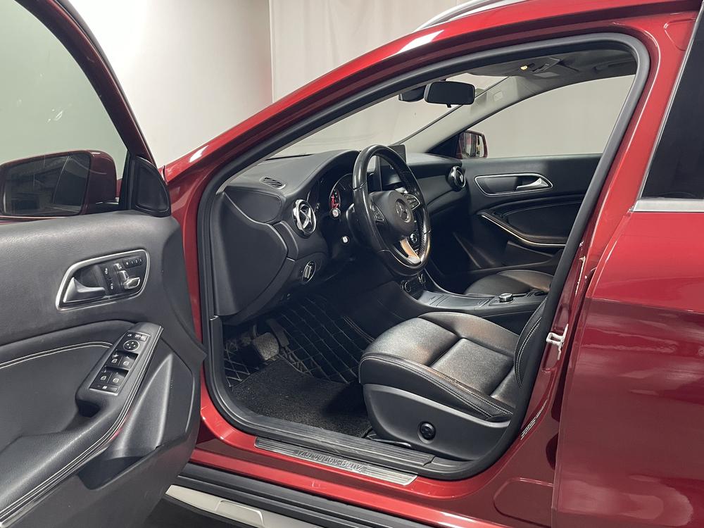 Mercedes-Benz Mercedes-Benz GLA