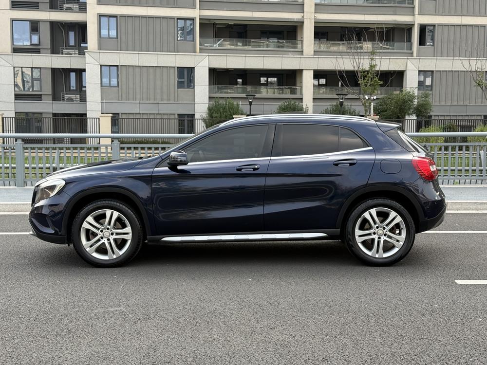 Mercedes-Benz Mercedes-Benz GLA