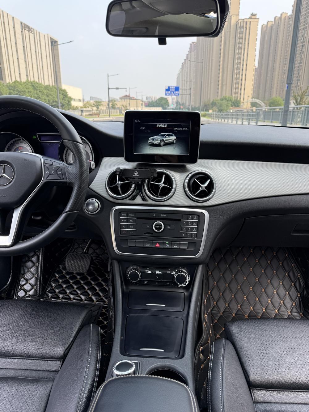 Mercedes-Benz Mercedes-Benz GLA