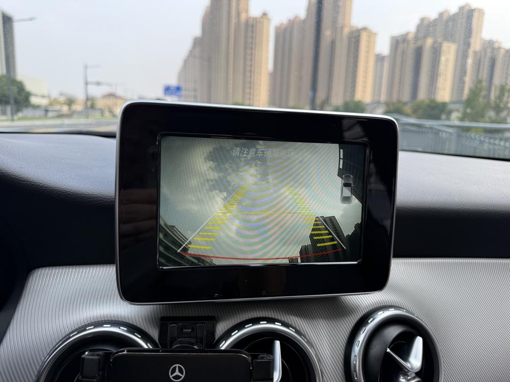 Mercedes-Benz Mercedes-Benz GLA
