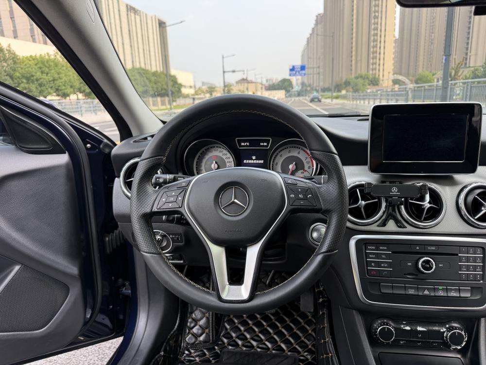 Mercedes-Benz Mercedes-Benz GLA