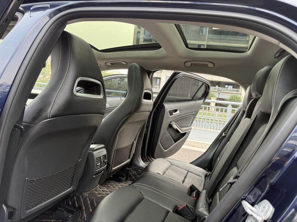 Mercedes-Benz Mercedes-Benz GLA