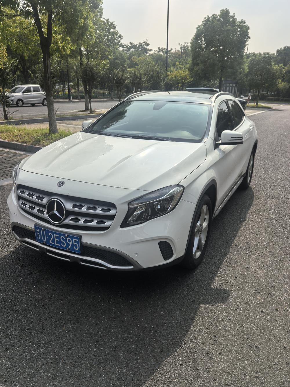 Mercedes-Benz Mercedes-Benz GLA