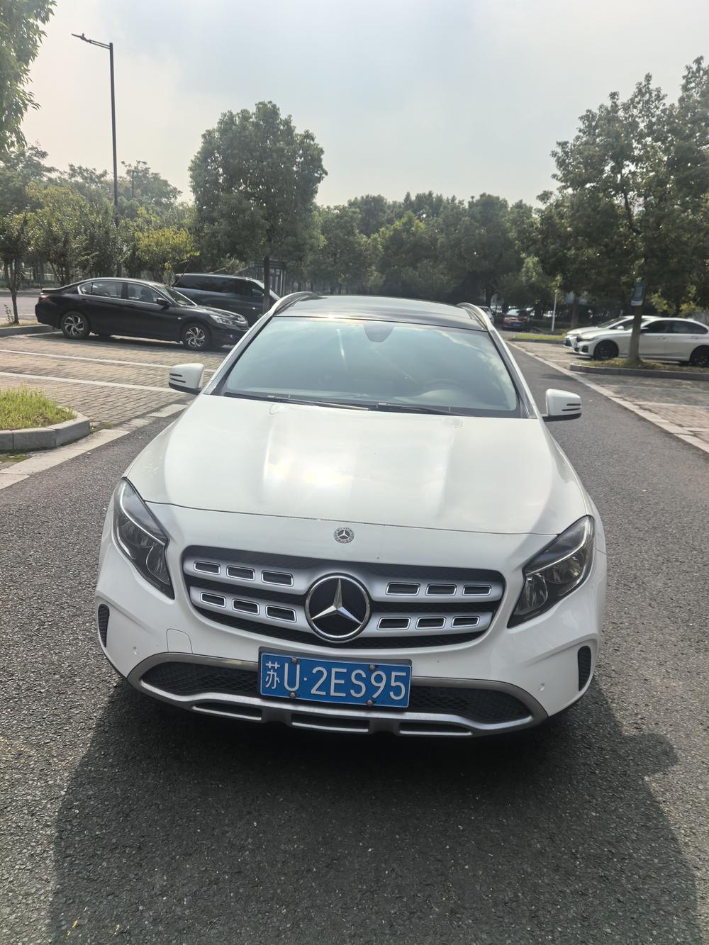 Mercedes-Benz Mercedes-Benz GLA