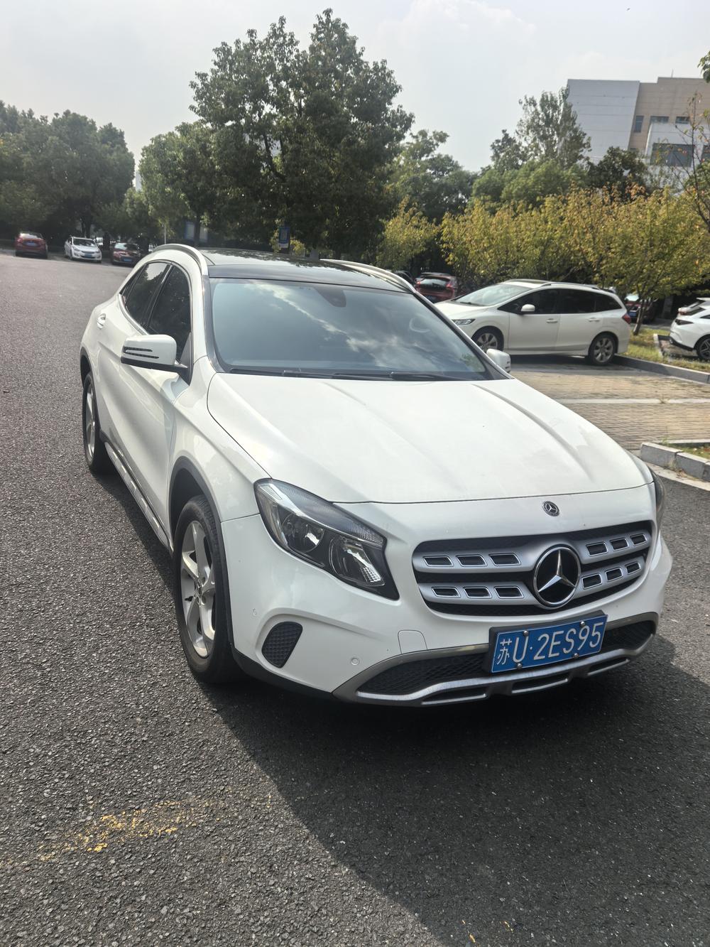 Mercedes-Benz Mercedes-Benz GLA