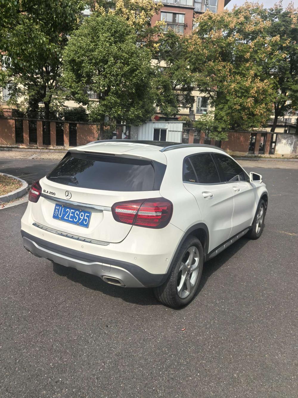 Mercedes-Benz Mercedes-Benz GLA