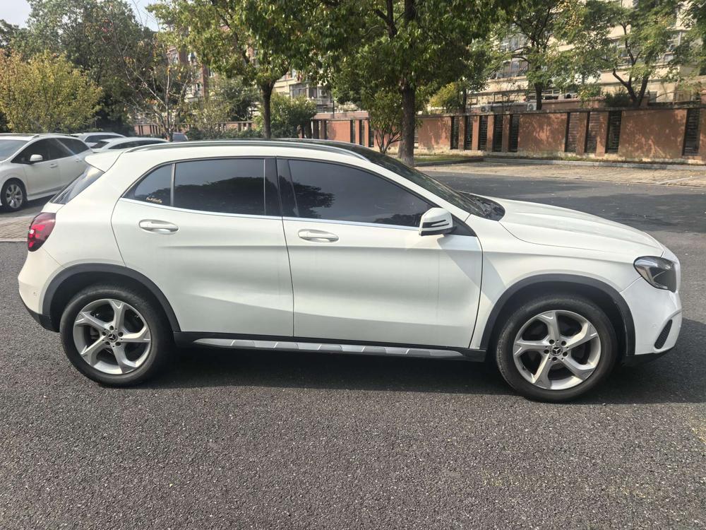 Mercedes-Benz Mercedes-Benz GLA