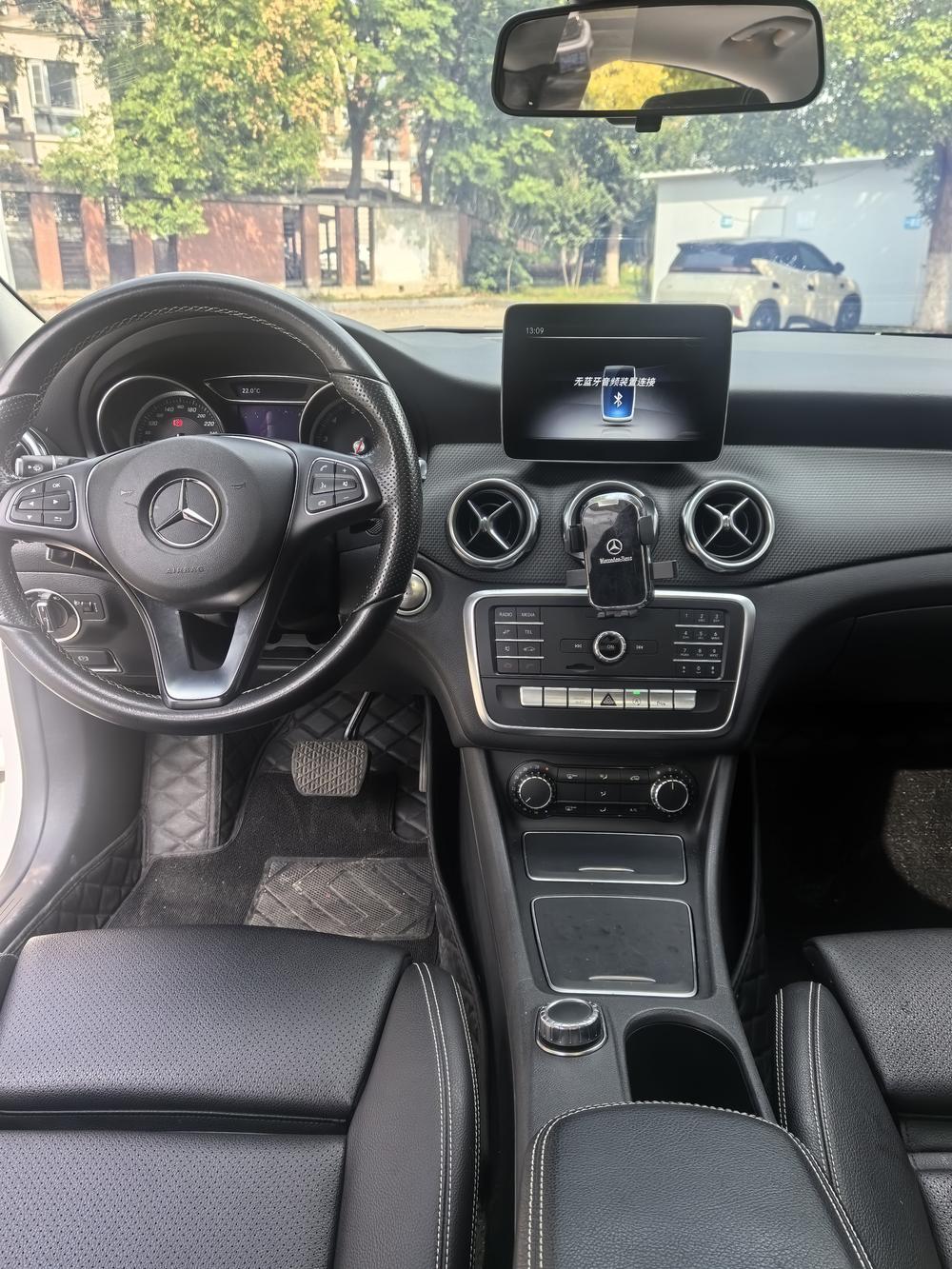 Mercedes-Benz Mercedes-Benz GLA