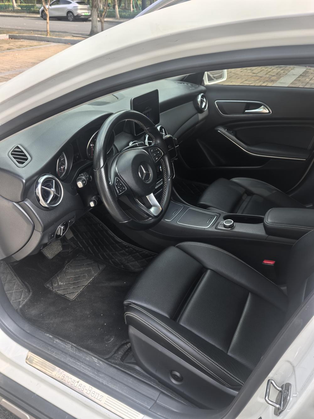 Mercedes-Benz Mercedes-Benz GLA