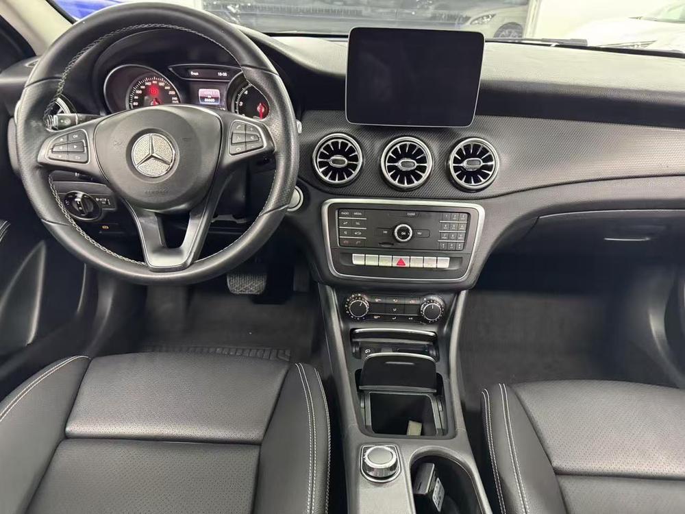 Mercedes-Benz Mercedes-Benz GLA
