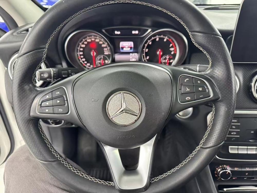 Mercedes-Benz Mercedes-Benz GLA