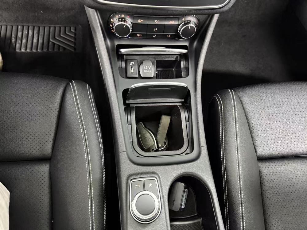 Mercedes-Benz Mercedes-Benz GLA