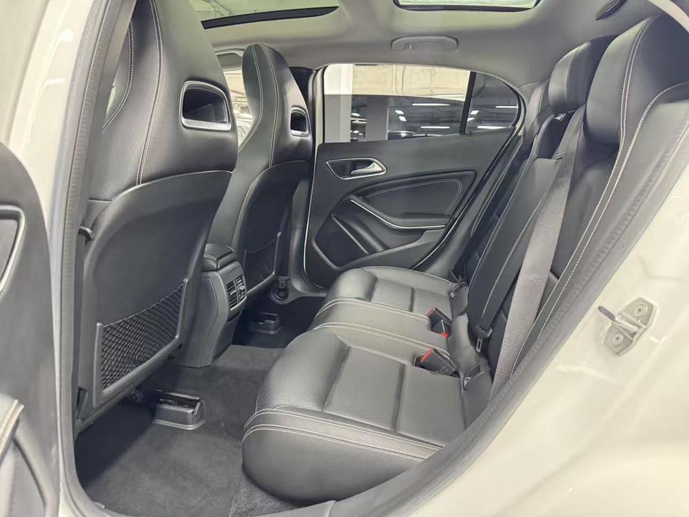 Mercedes-Benz Mercedes-Benz GLA