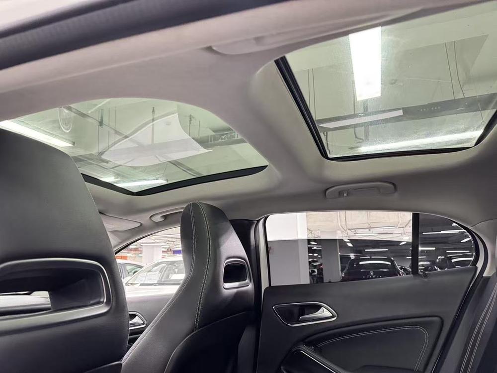 Mercedes-Benz Mercedes-Benz GLA