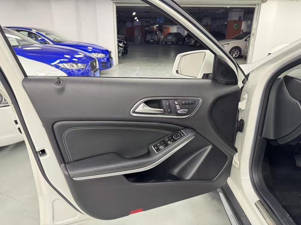 Mercedes-Benz Mercedes-Benz GLA