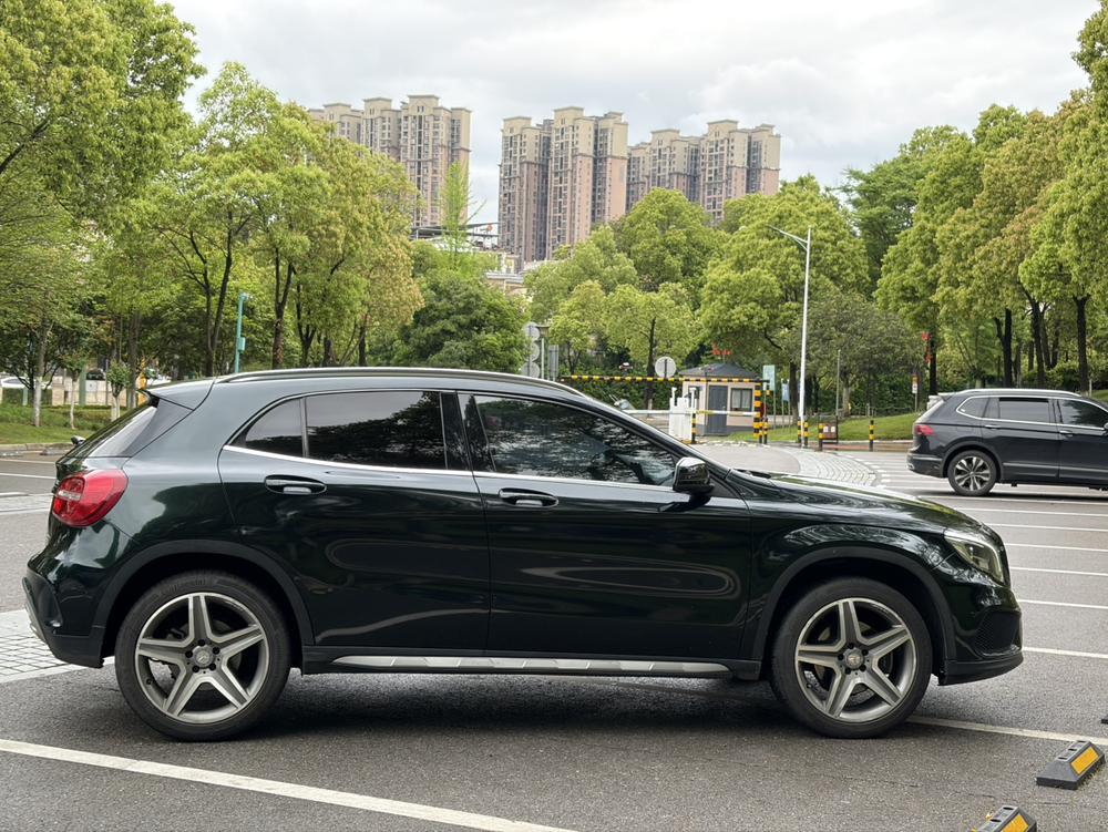 Mercedes-Benz Mercedes-Benz GLA