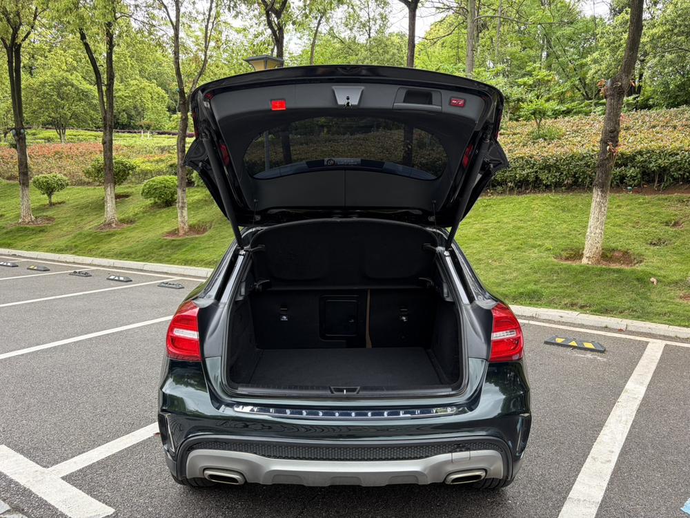 Mercedes-Benz Mercedes-Benz GLA