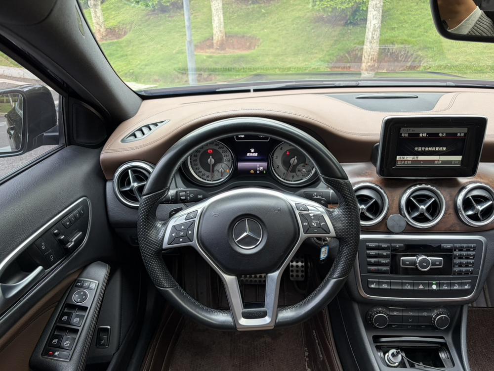 Mercedes-Benz Mercedes-Benz GLA