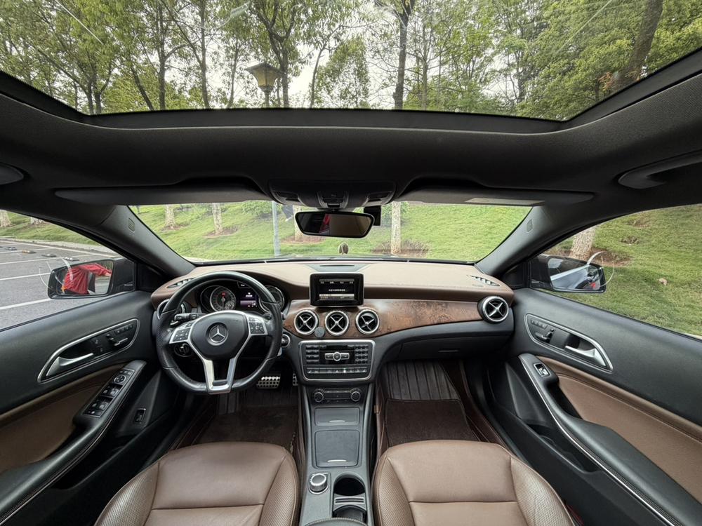Mercedes-Benz Mercedes-Benz GLA