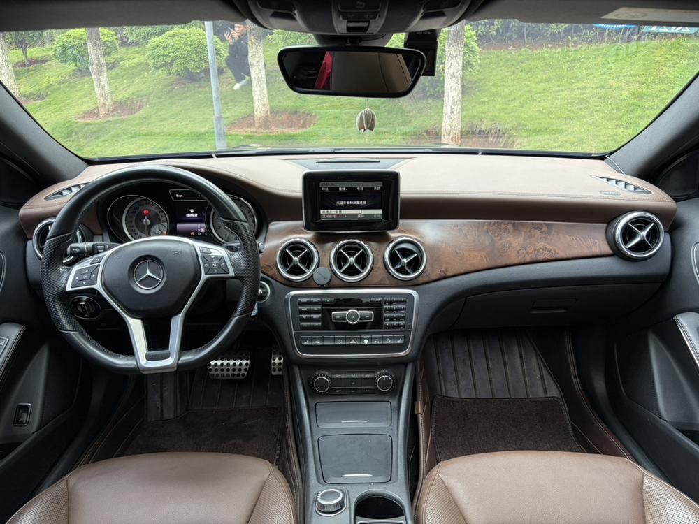Mercedes-Benz Mercedes-Benz GLA