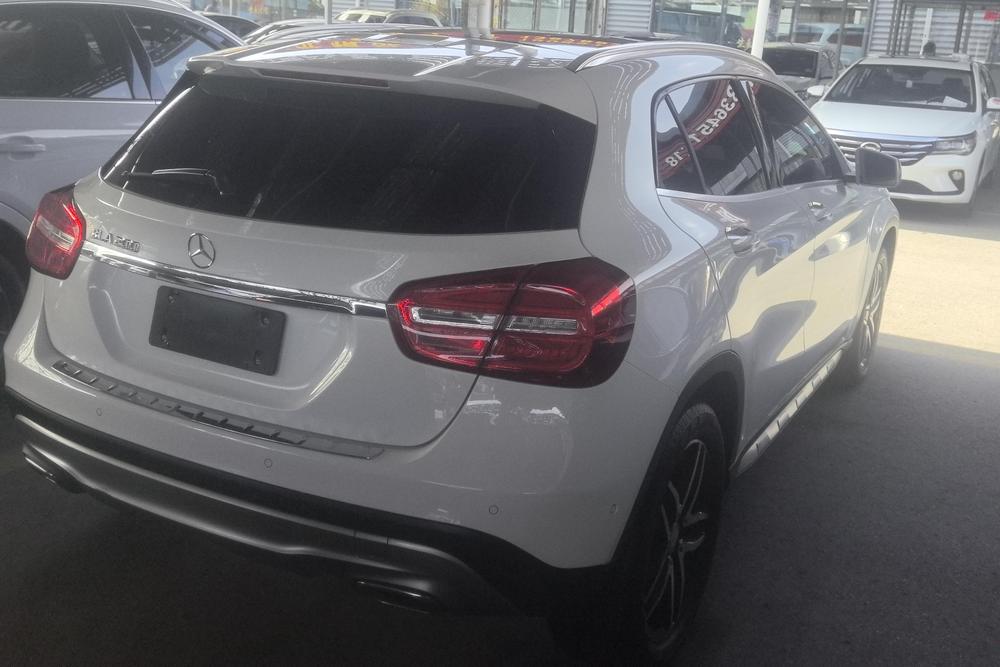 Mercedes-Benz Mercedes-Benz GLA