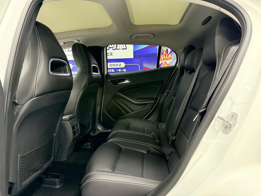 Mercedes-Benz Mercedes-Benz GLA