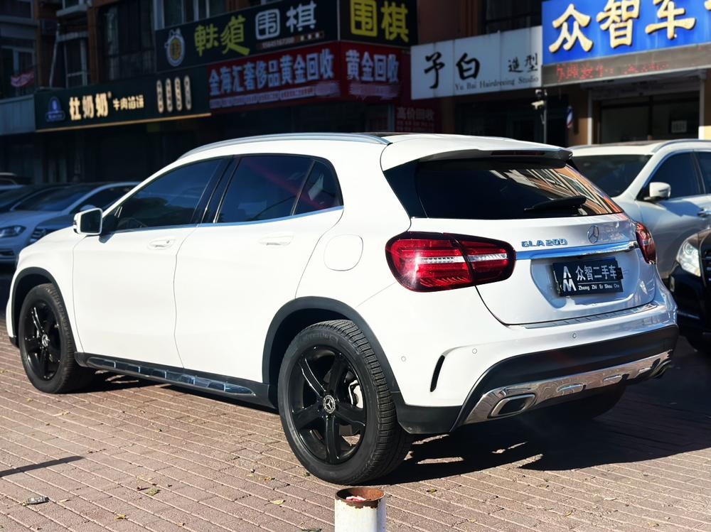 Mercedes-Benz Mercedes-Benz GLA